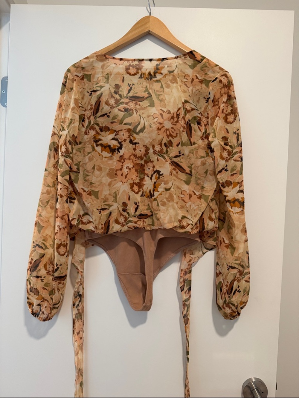Aritzia Wilfred Floral Tie-Front Long Sleeve Bodysuit - Picture 4 of 4